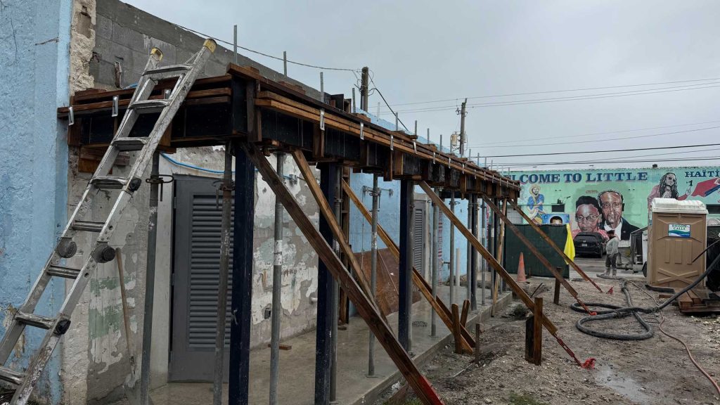 13-louis-market-emolina