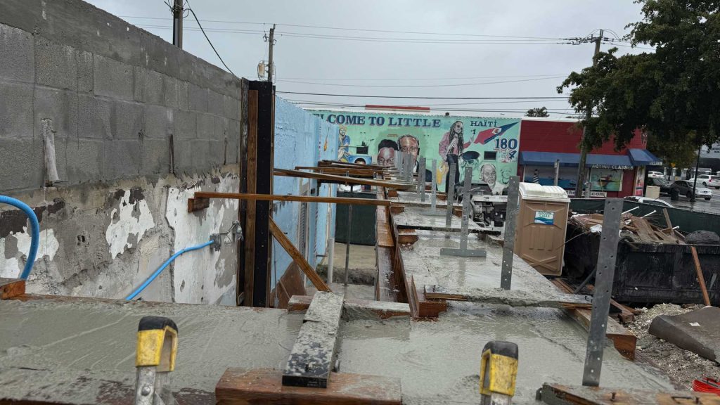 14-louis-market-emolina