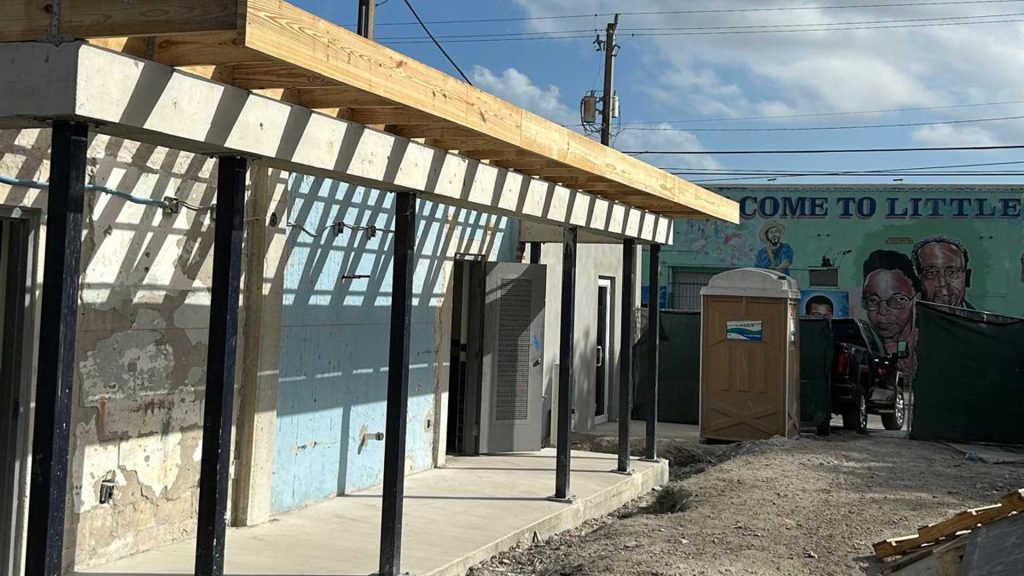 18-louis-market-emolina